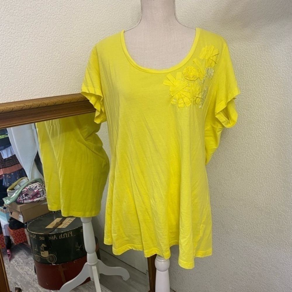 Old Navy bright lemon yellow tee w/ beaded and embroidered embellishment, Sz. XL